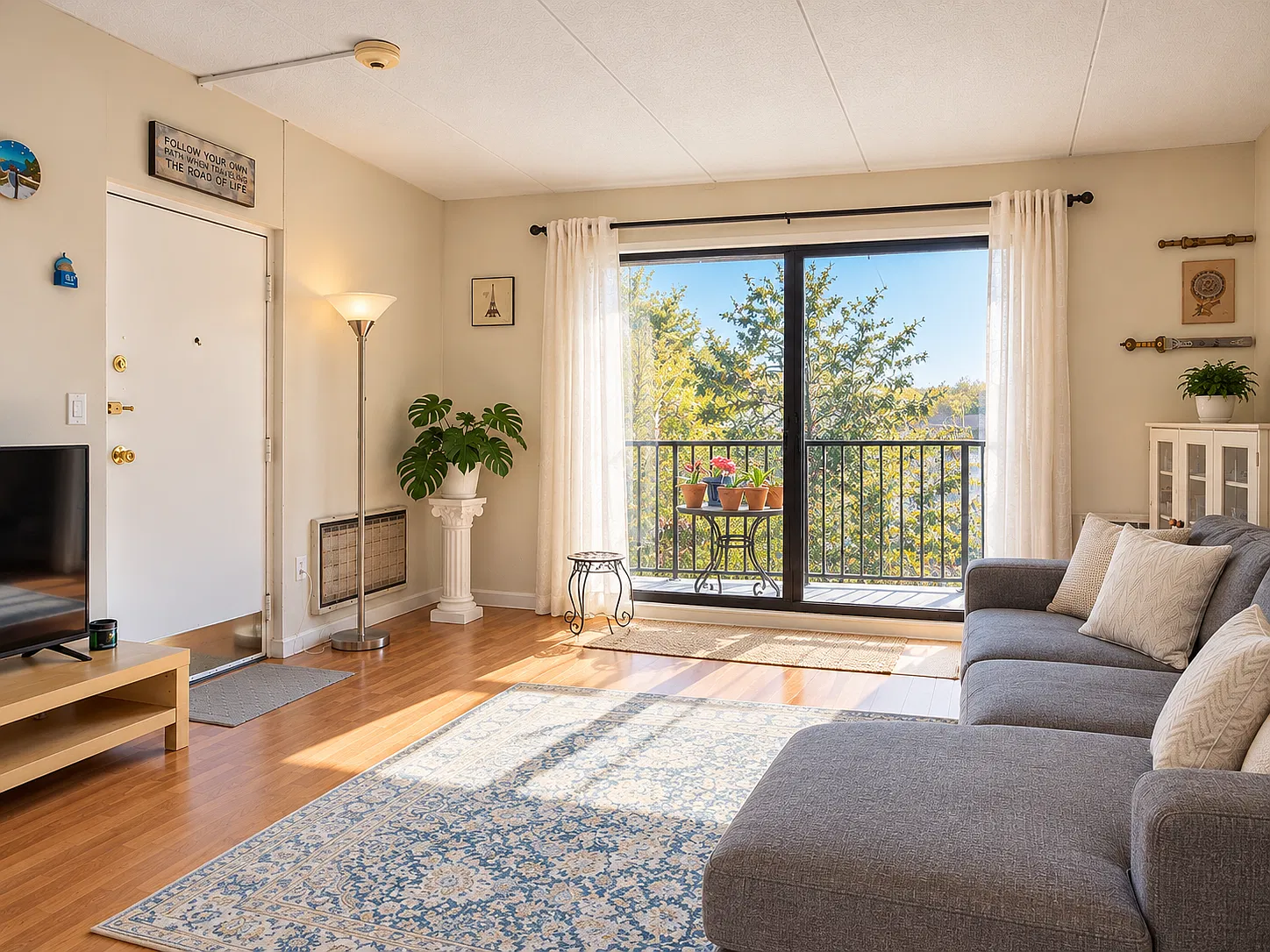 2 bed, 930 sqft, $2,450 — Photo 2