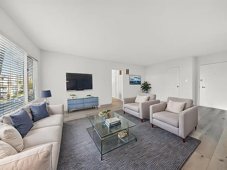 1815 N. Harvard Blvd — Photo 39