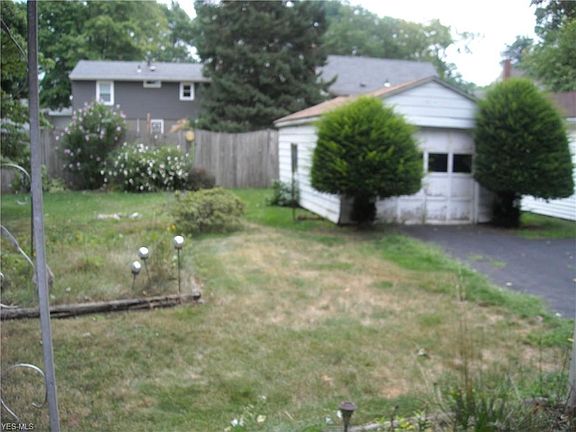 5th image of 431 Seaman Ave