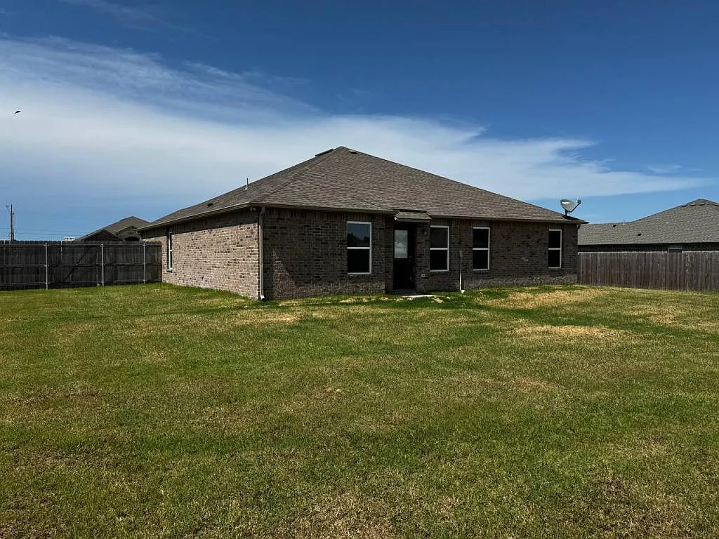 42161 Max Henry Dr — Photo 3