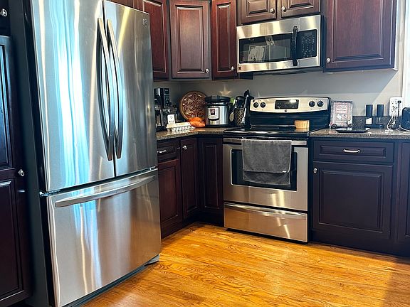 4th image of 1840 Manor Dr
