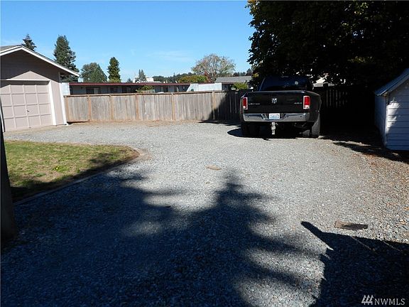 5th image of 509 12th St SE