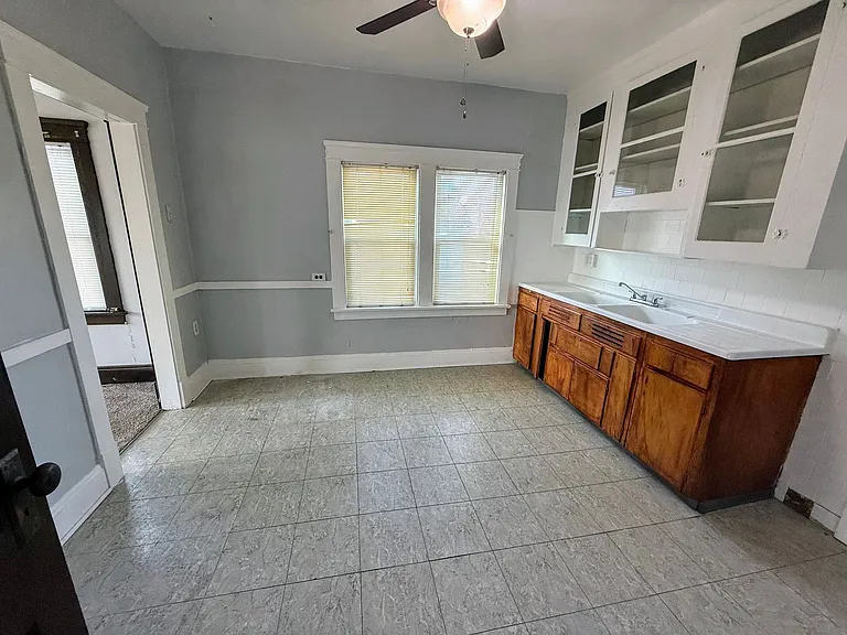 951 Royal Rd — Photo 10
