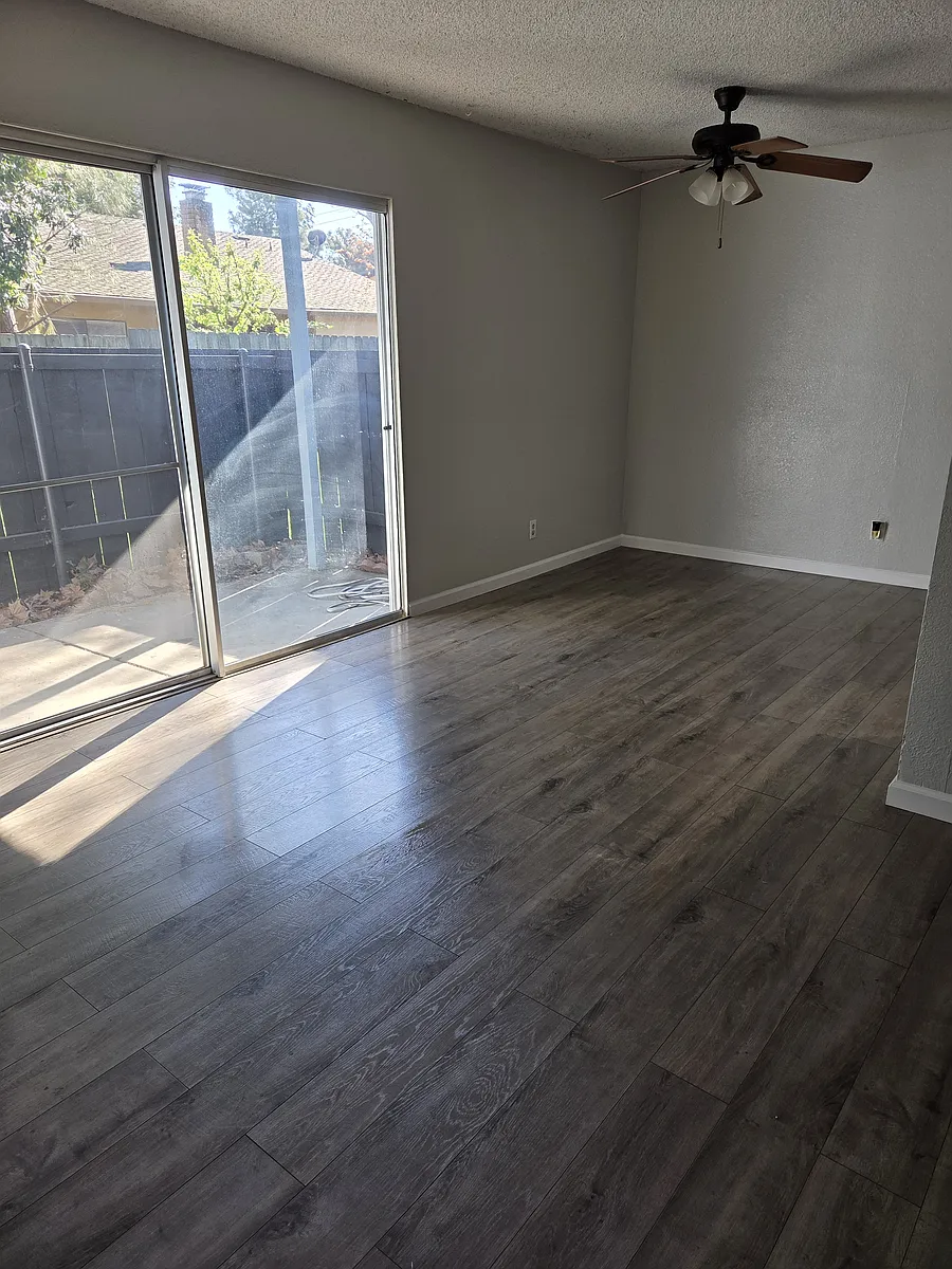 Building Photo - Quail Lakes Dr