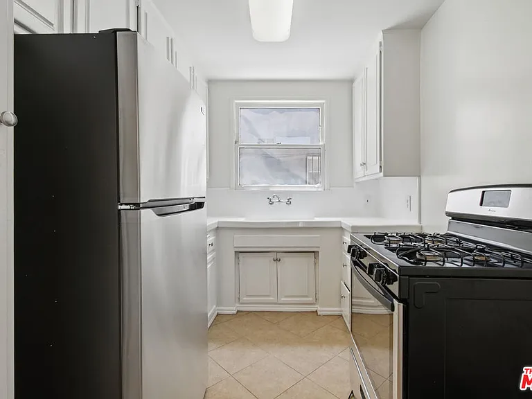 1138 S Sherbourne Dr #3 — Photo 6