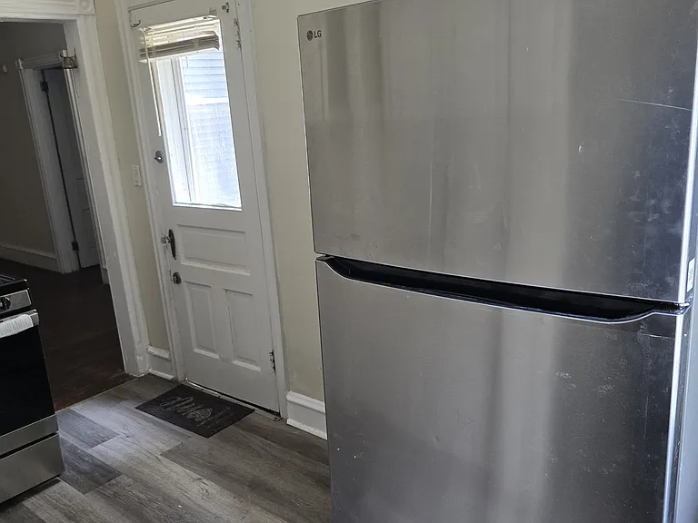 610 W 20th St #1 — Photo 8