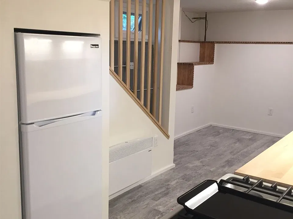 Entry into kitchen from side entry