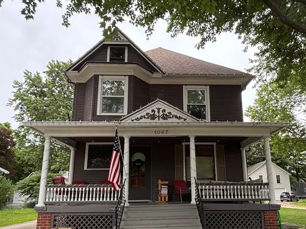 1067 N Cherry St, Galesburg, IL 61401