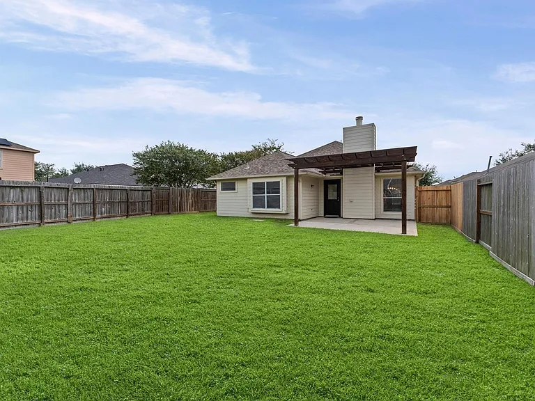 24911 Sandusky Dr — Photo 21