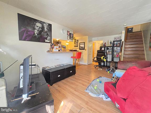 2nd image of 535 Wiltshire Rd