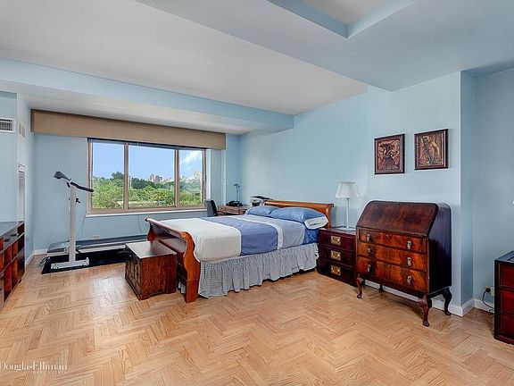 3rd image of 106 Central Park S APT 7A