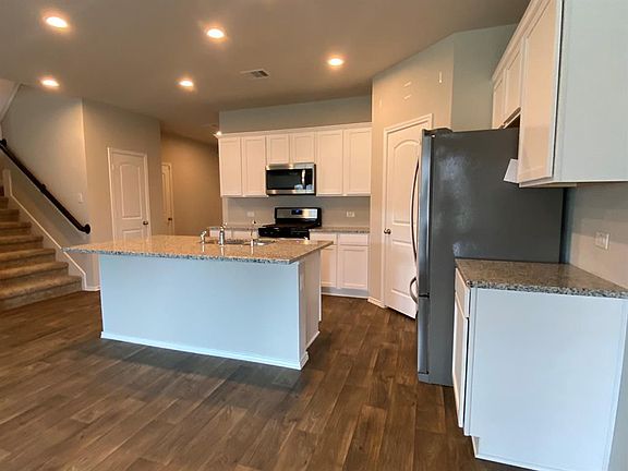 3rd image of 14083 Sharktooth Hill Ln