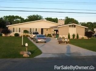 39350 Venetian Dr, Harrison Township, MI