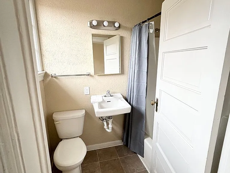 506 N Cascade Avenue — Photo 36