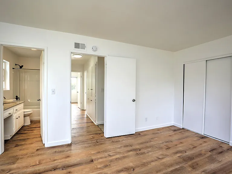 7392 Elmhurst Pl — Photo 11