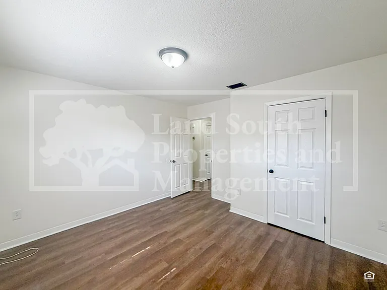 929 Lexington St — Photo 9
