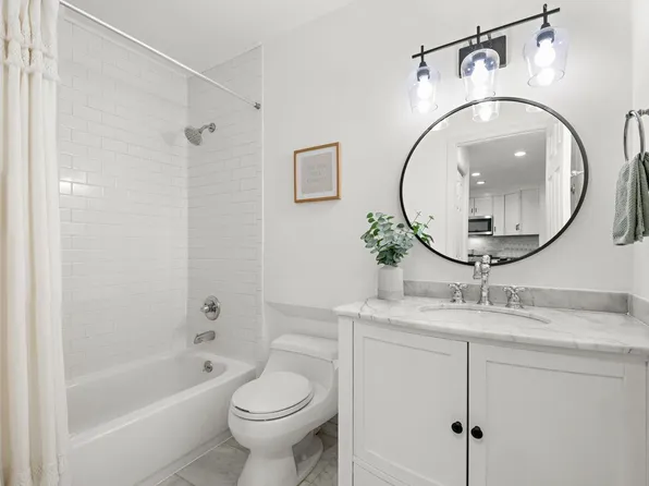 1001 Clinton Street image 11 of 24