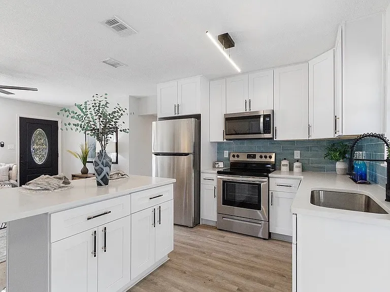 4721 W Wisconsin Ave — Photo 4