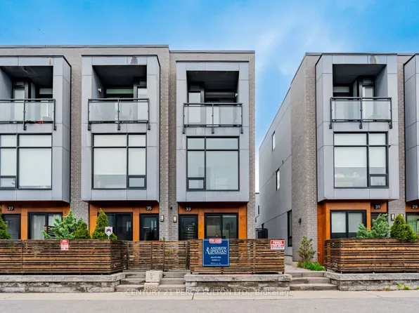 33 Achtman Ln, Toronto, ON M6G 4C5