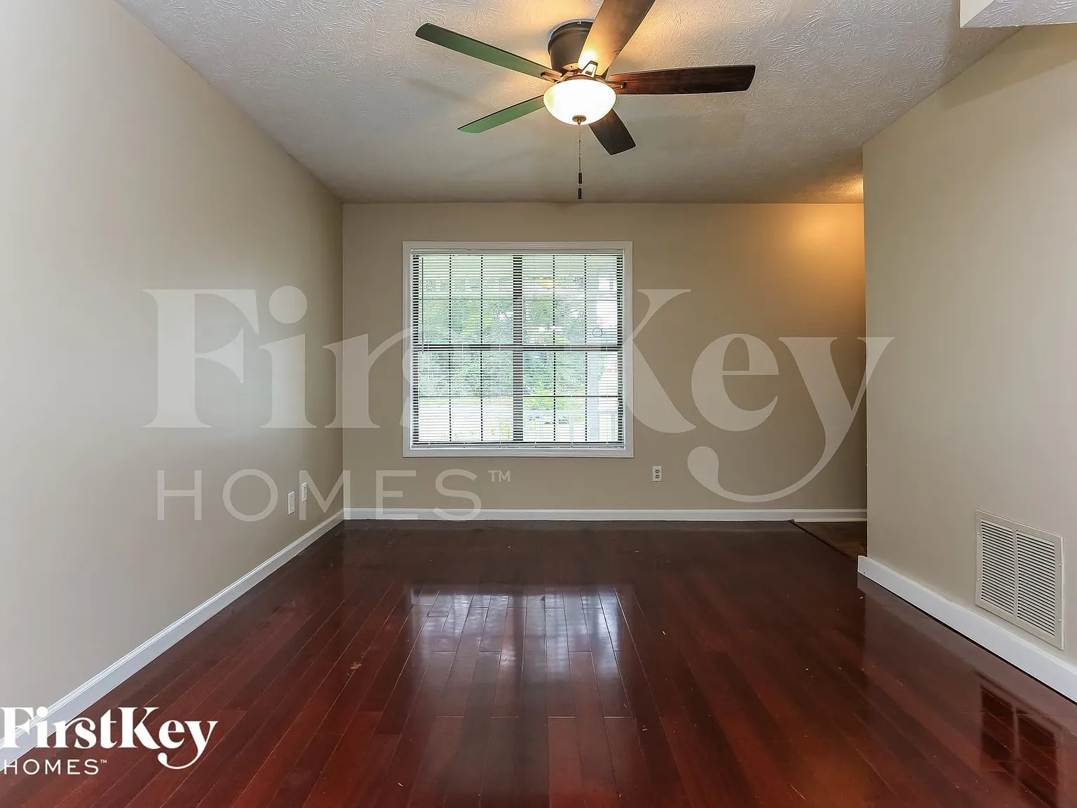3 bed, 2.5 bath, 1510 sqft, $2,235 — Photo 2