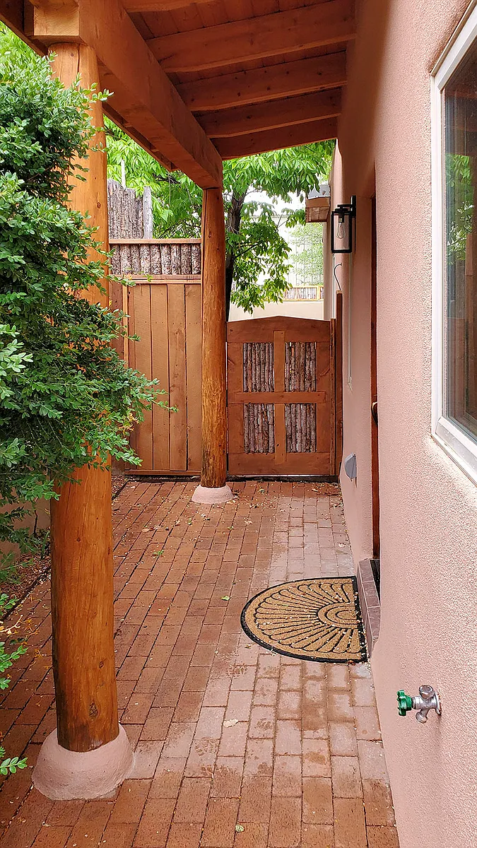 Front entry way - Cavalry Rd