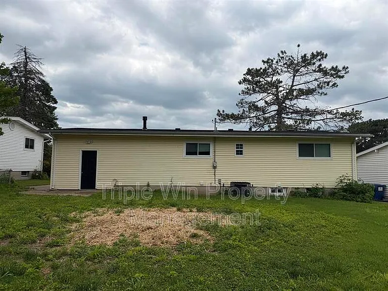 1315 Bobolink Dr — Photo 6