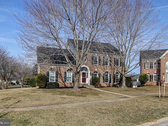 3rd image of 5 Littlebrooke Ct