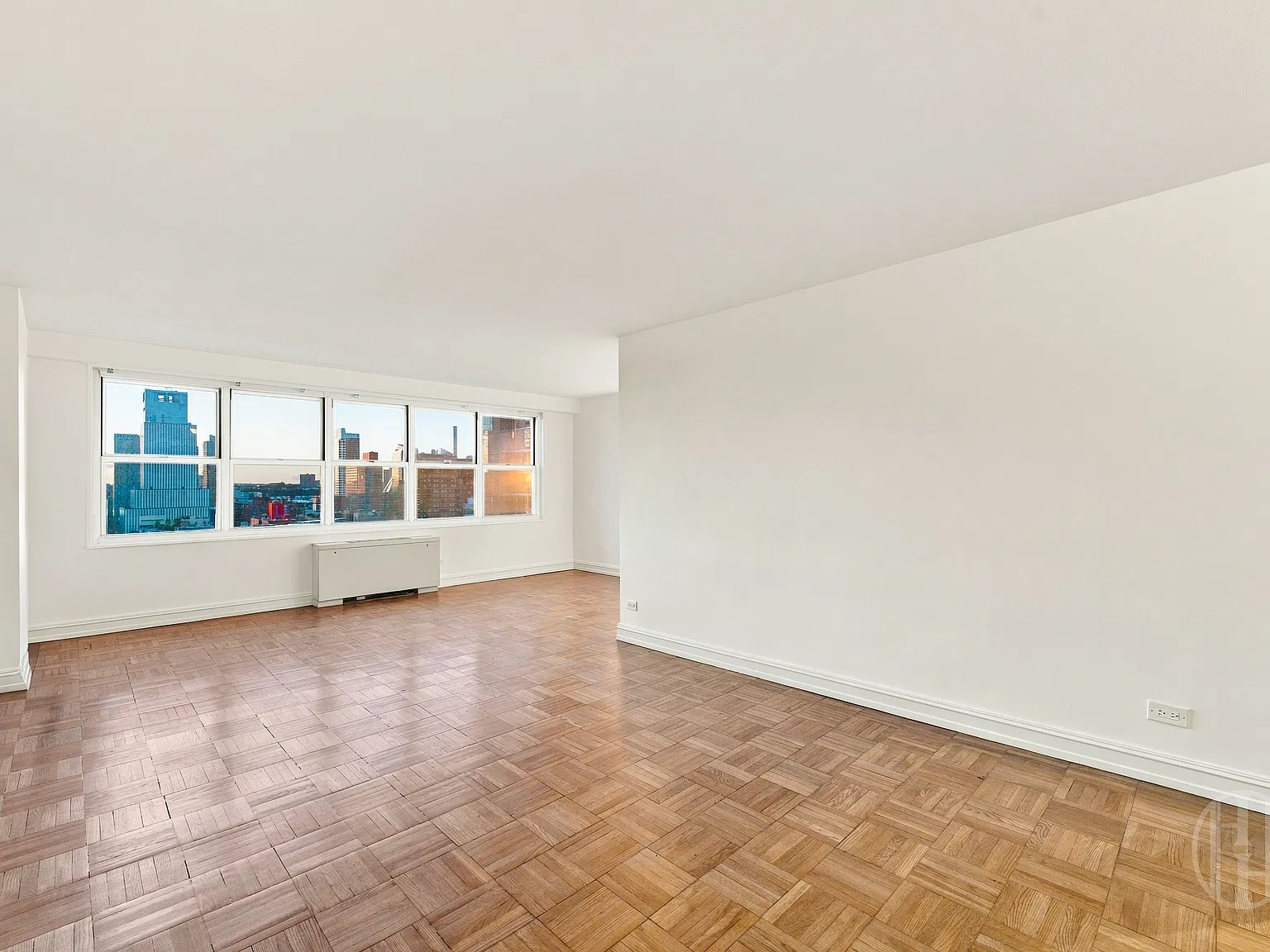 888 Eighth Avenue — Photo 2