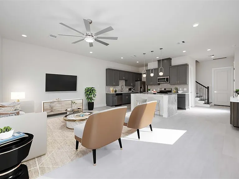 4525 Davenport St — Photo 3