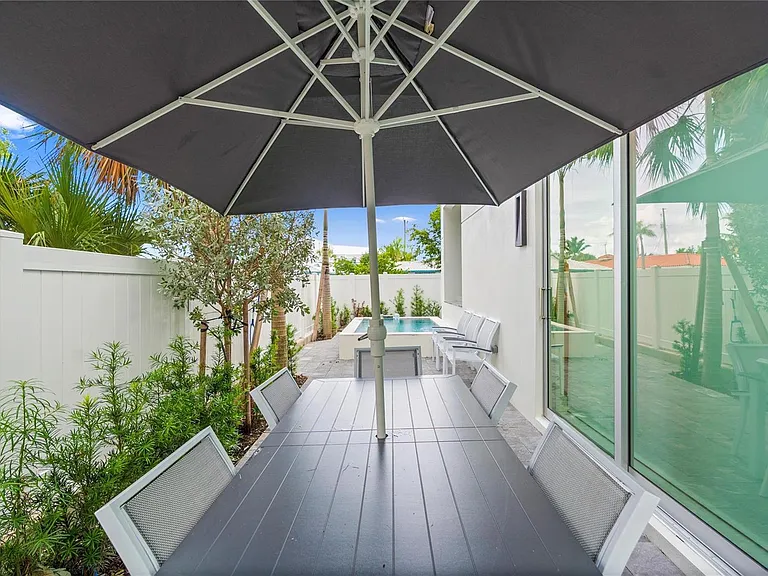 221 Shore Ct #221 — Photo 35