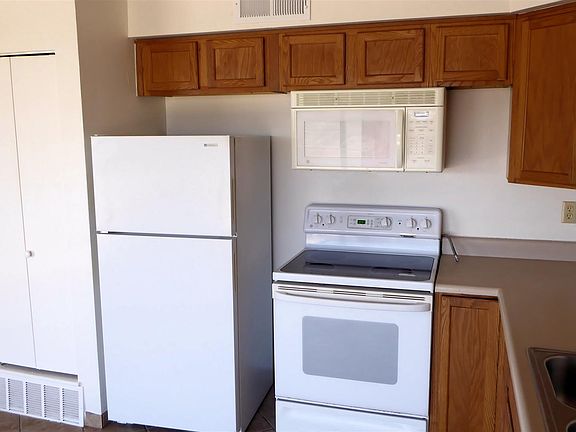 5th image of 8211 E Victoria Dr