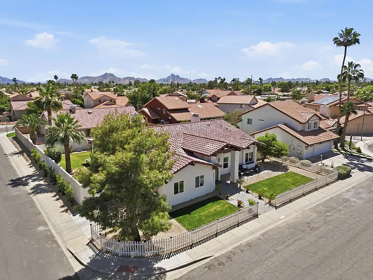 5623 E Claire Dr — Photo 46