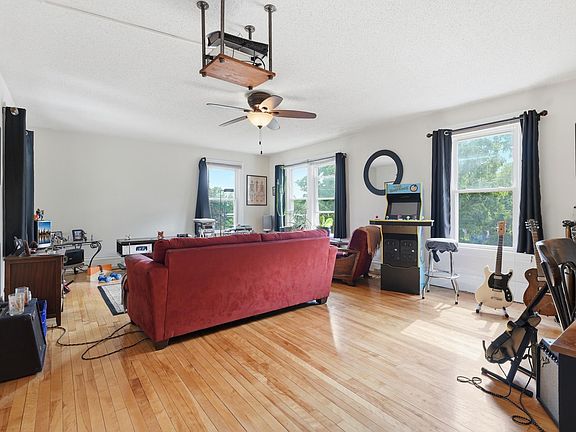 4th image of 3437 Park Ave