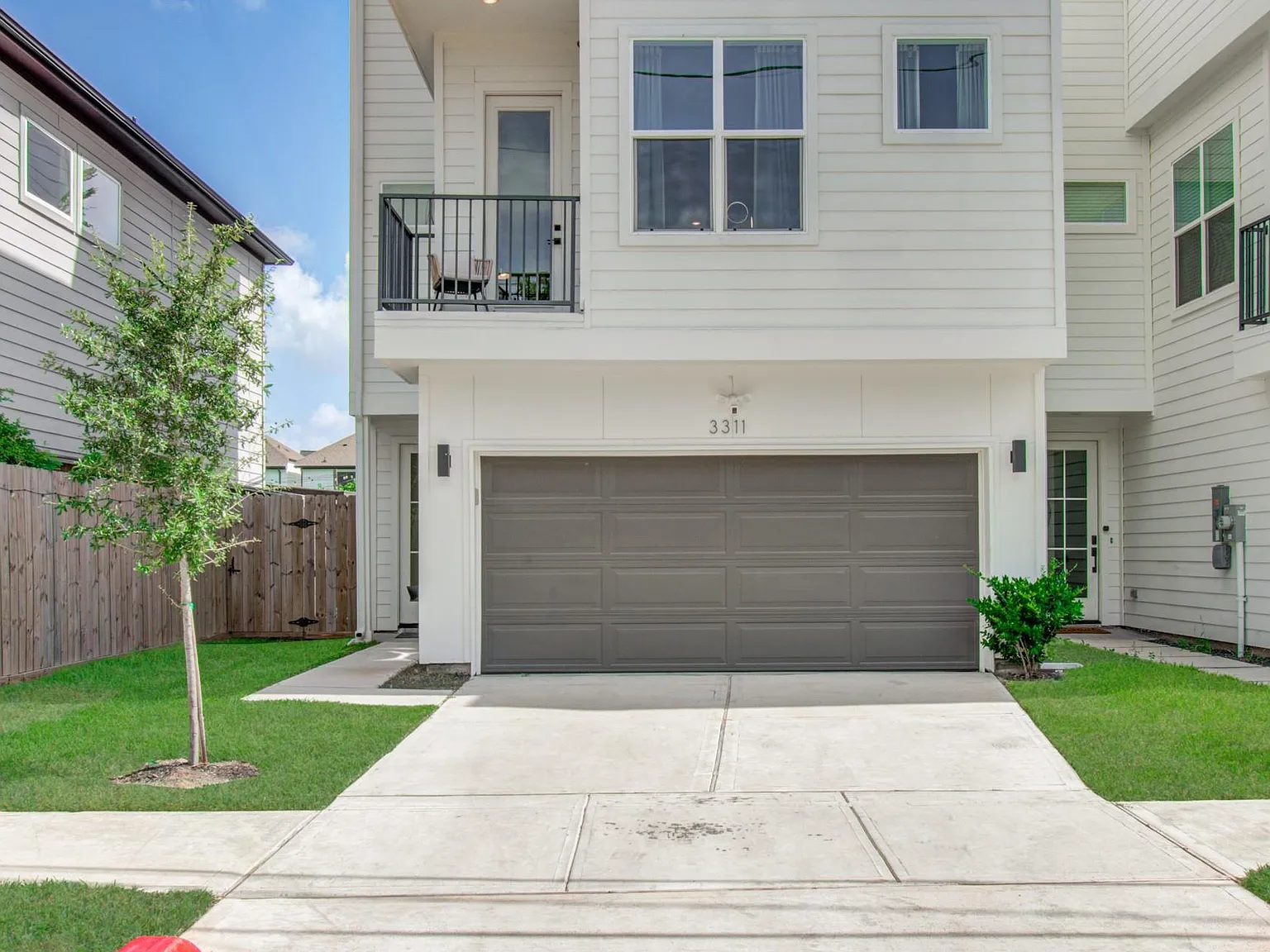 3 bed, 3.5 bath, 1821 sqft, $2,850 — Photo 3