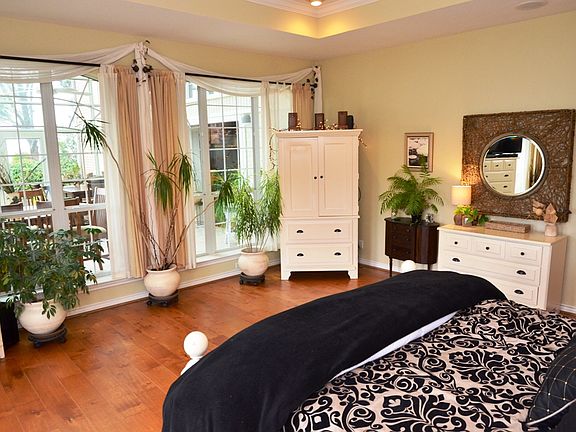 MASTER BED-OPEN SPACE