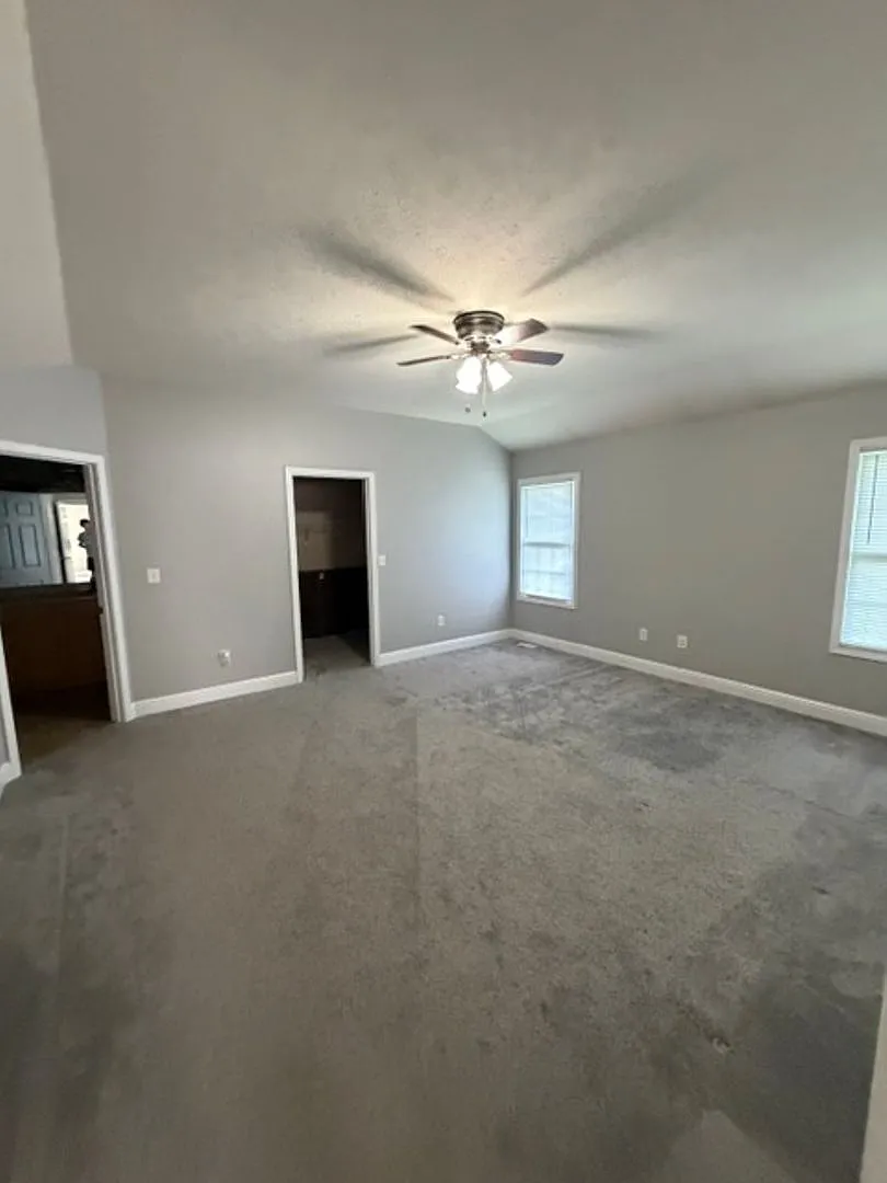 410 Goldenrod — Photo 3