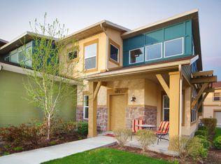 1073 N Stillwater Dr, Farmington, UT 84025