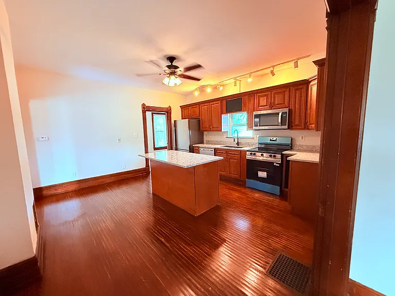 434 S Perry St — Photo 4