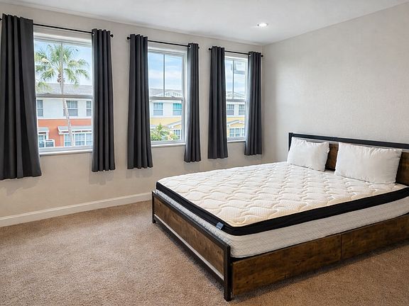 5th image of 833 Millbrae Ct Unit 4
