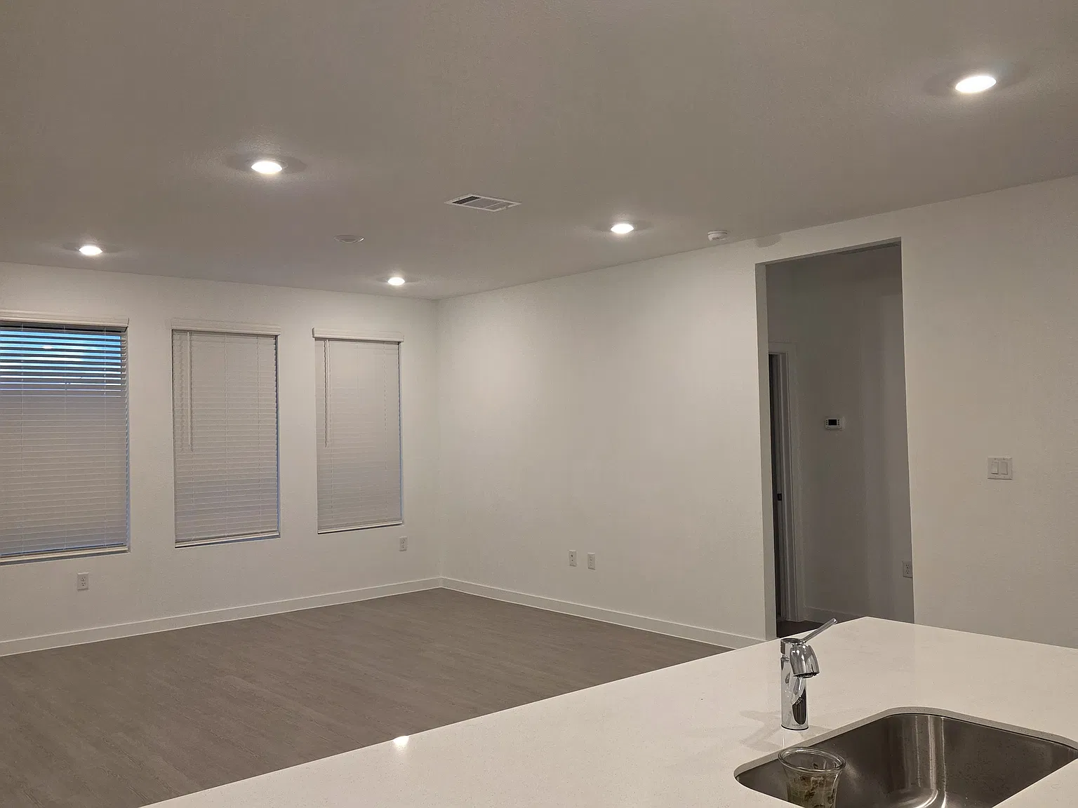 4 bed, 2400 sqft, $2,660 — Photo 2