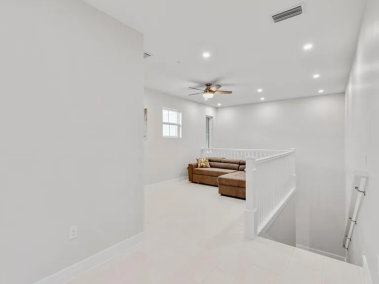239 Indies Dr E #202 — Photo 11