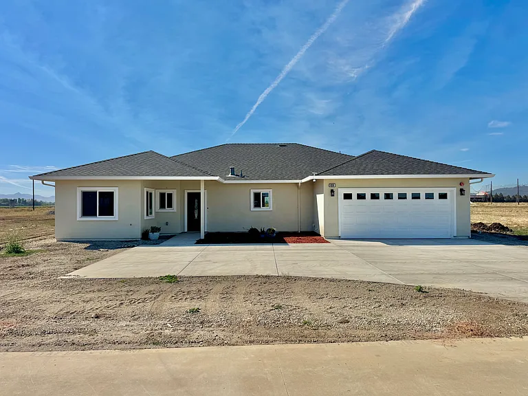 820 Las Animas Ave — Photo 2