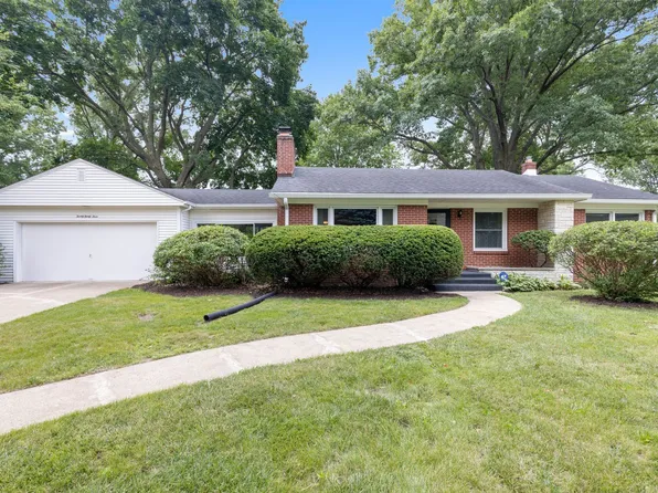 2033 Edgebrook Dr, Rockford, IL 61107