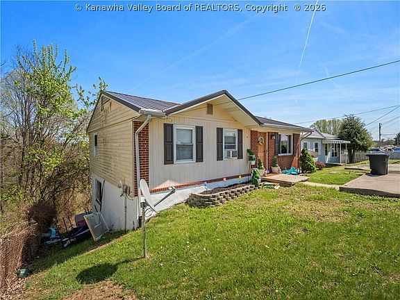 2nd image of 1452 Clearview Heights Rd