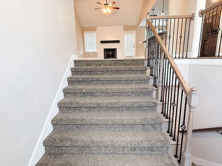 350 Dugger Dr — Photo 2