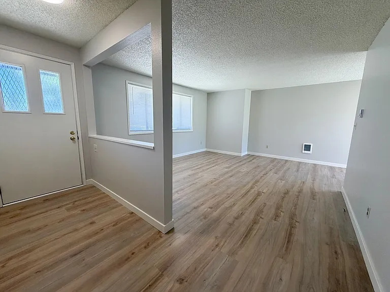 6127 - 6131 Onyx Avenue — Photo 3