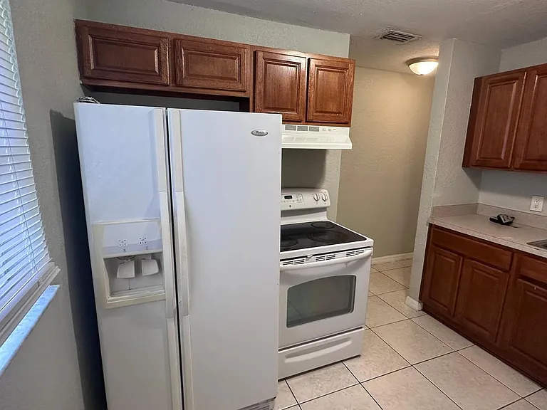112 Dr Martin Luther King Jr Ave — Photo 2