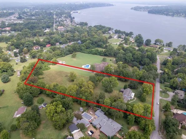 3224 Lakeshore Dr, Old Hickory, TN 37138