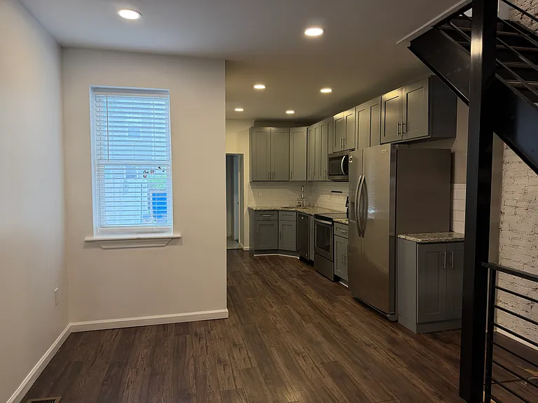2032 E Huntingdon St — Photo 8