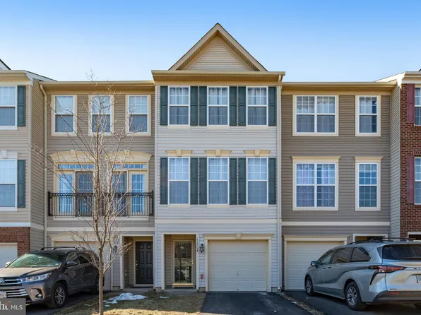 15704 John Diskin Cir, Woodbridge, VA 22191